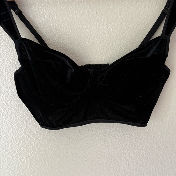 UNDRESS CODE Strong Attitude Black Velvet Top - Picture 4 of 7
